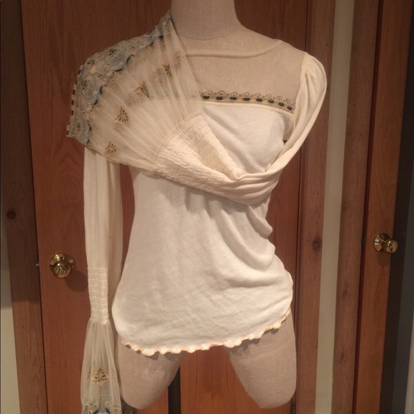 Free People top embroidered bell sleeves M NWOT - Picture 4 of 5